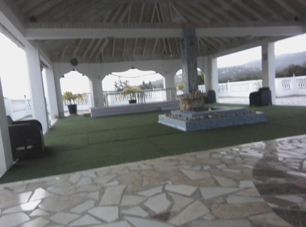 Little Savoy Guest House Runaway Bay