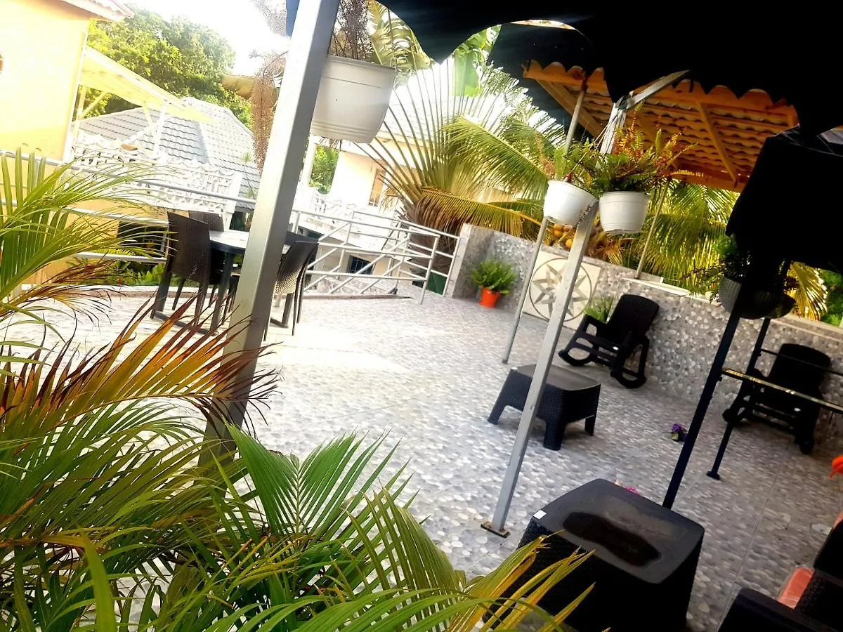 Little Savoy Guest House Runaway Bay