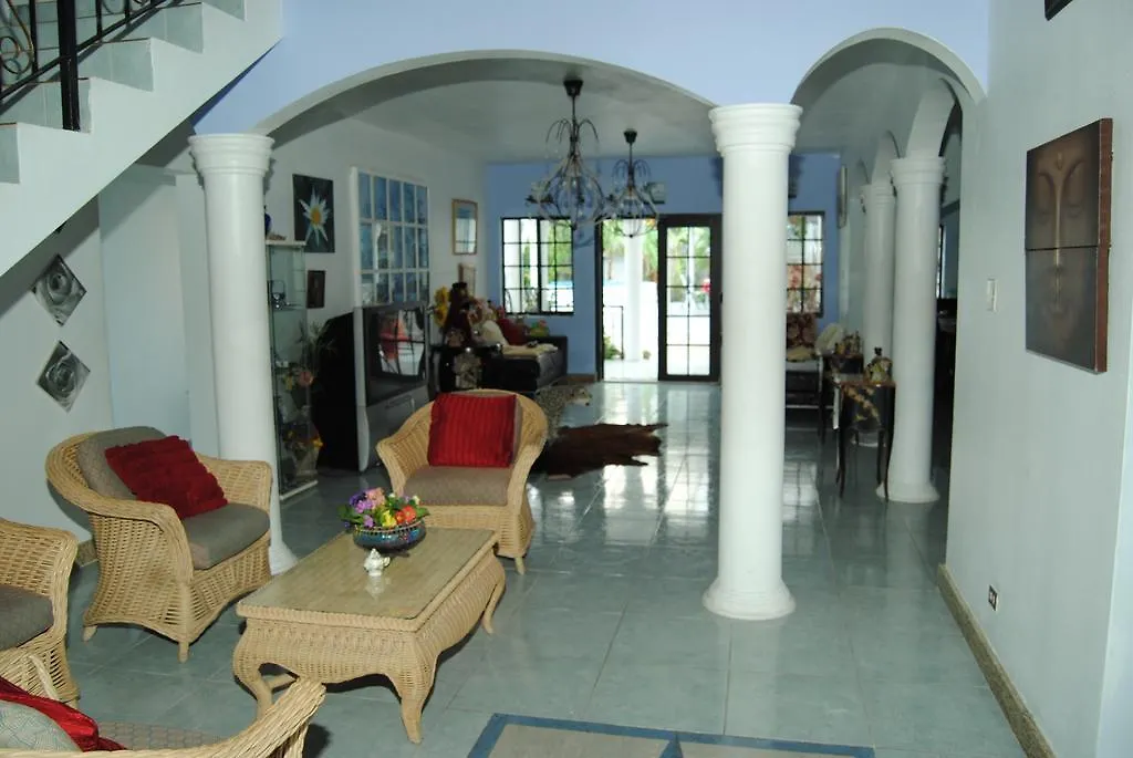 Little Savoy Guest House Runaway Bay