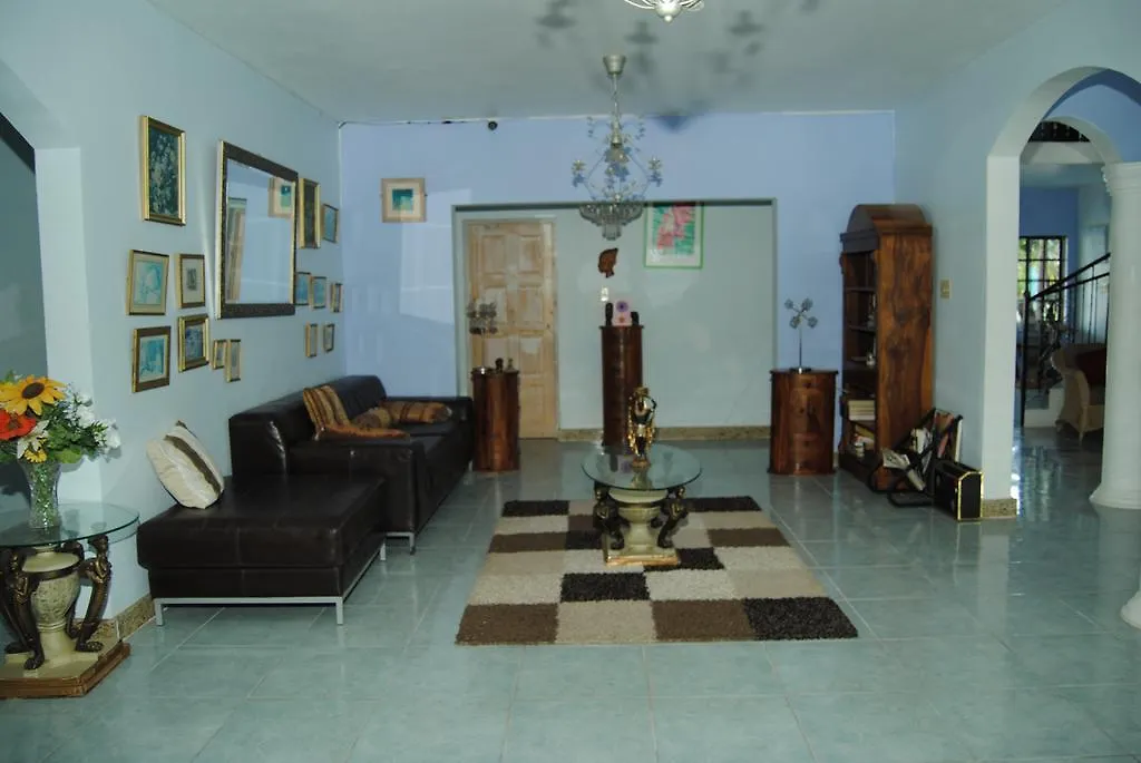 Little Savoy Guest House Runaway Bay