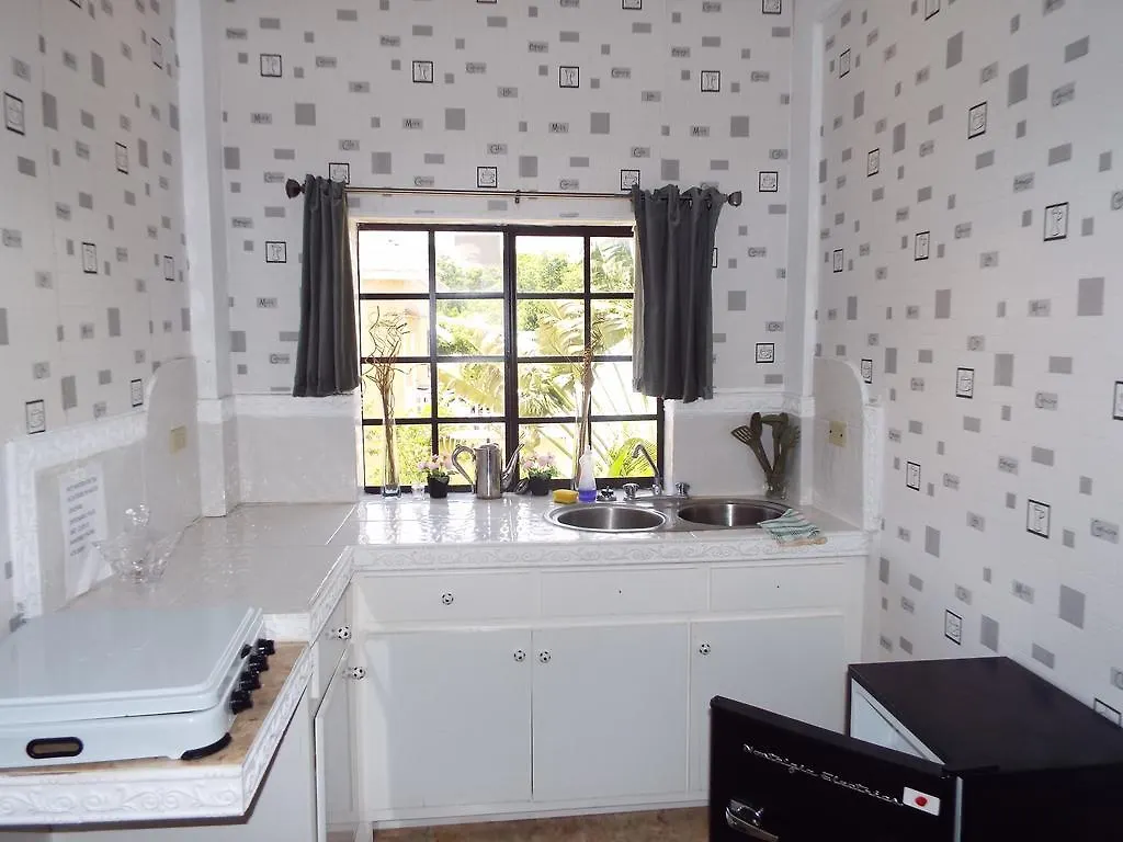 **  Little Savoy Guest House Runaway Bay Jamaica