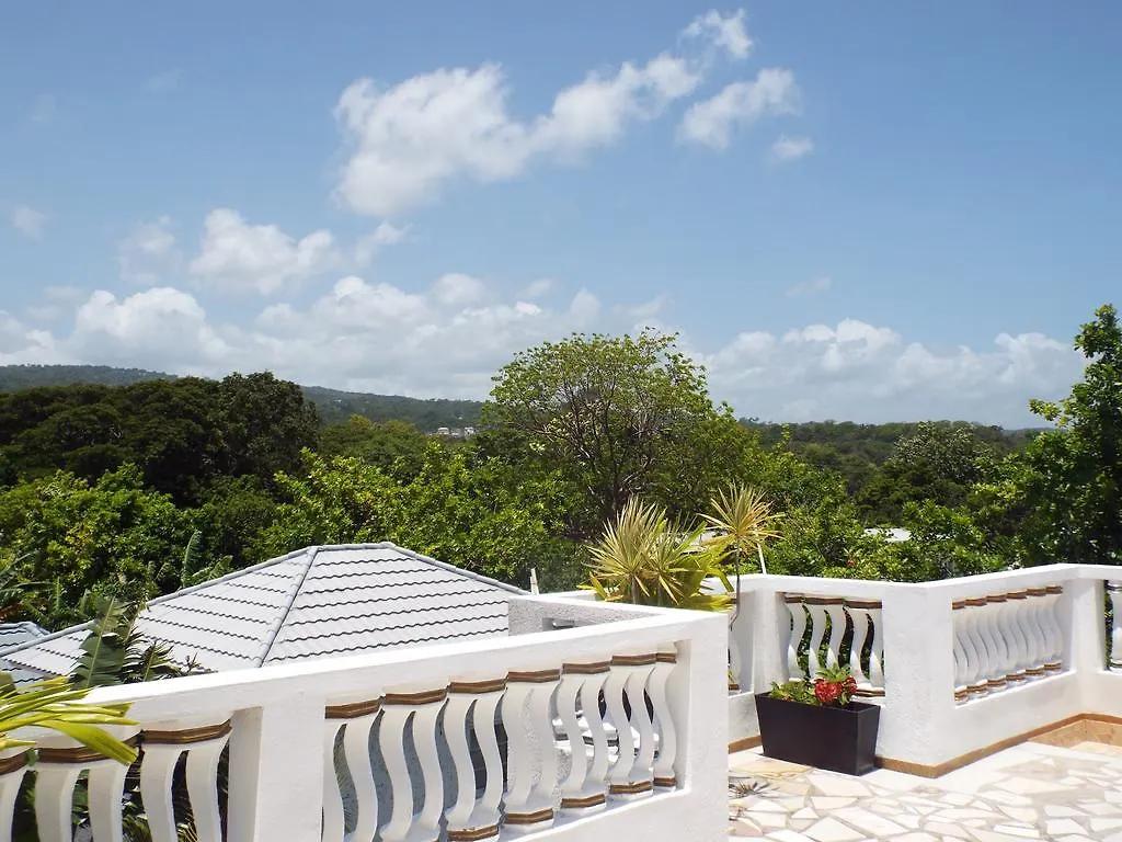 Little Savoy Guest House Runaway Bay