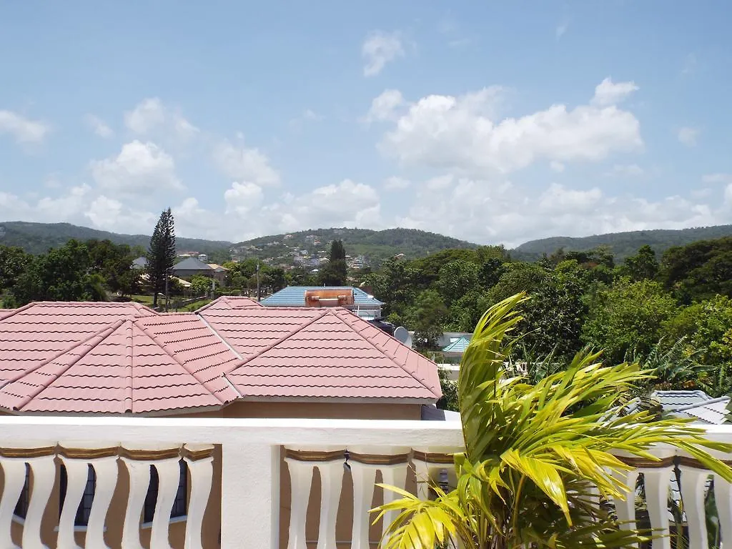 Little Savoy Guest House Runaway Bay