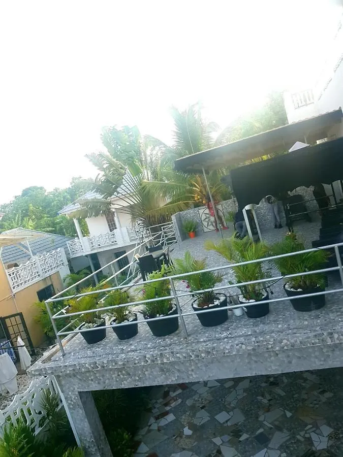 Little Savoy Guest House Runaway Bay