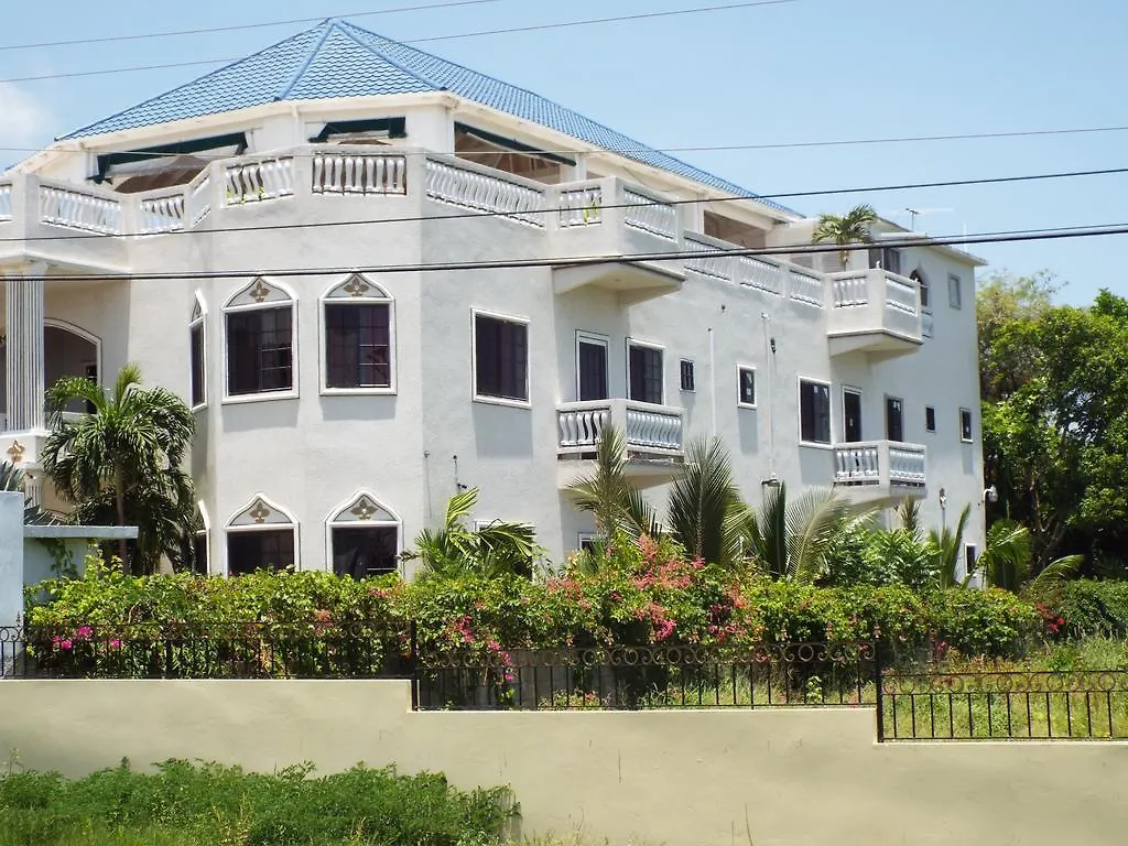 Little Savoy Guest House Runaway Bay